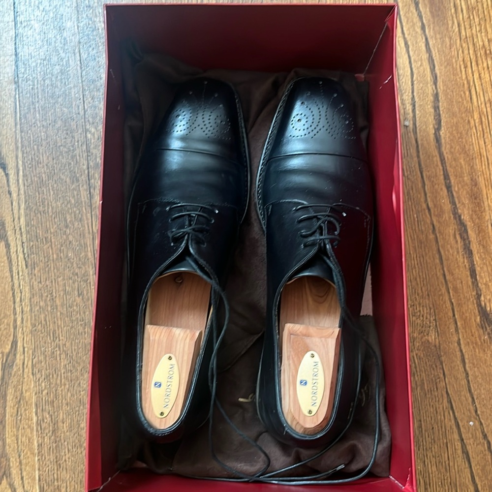 Salvatore Ferragamo Fiorenzo lace up. Size 8.5